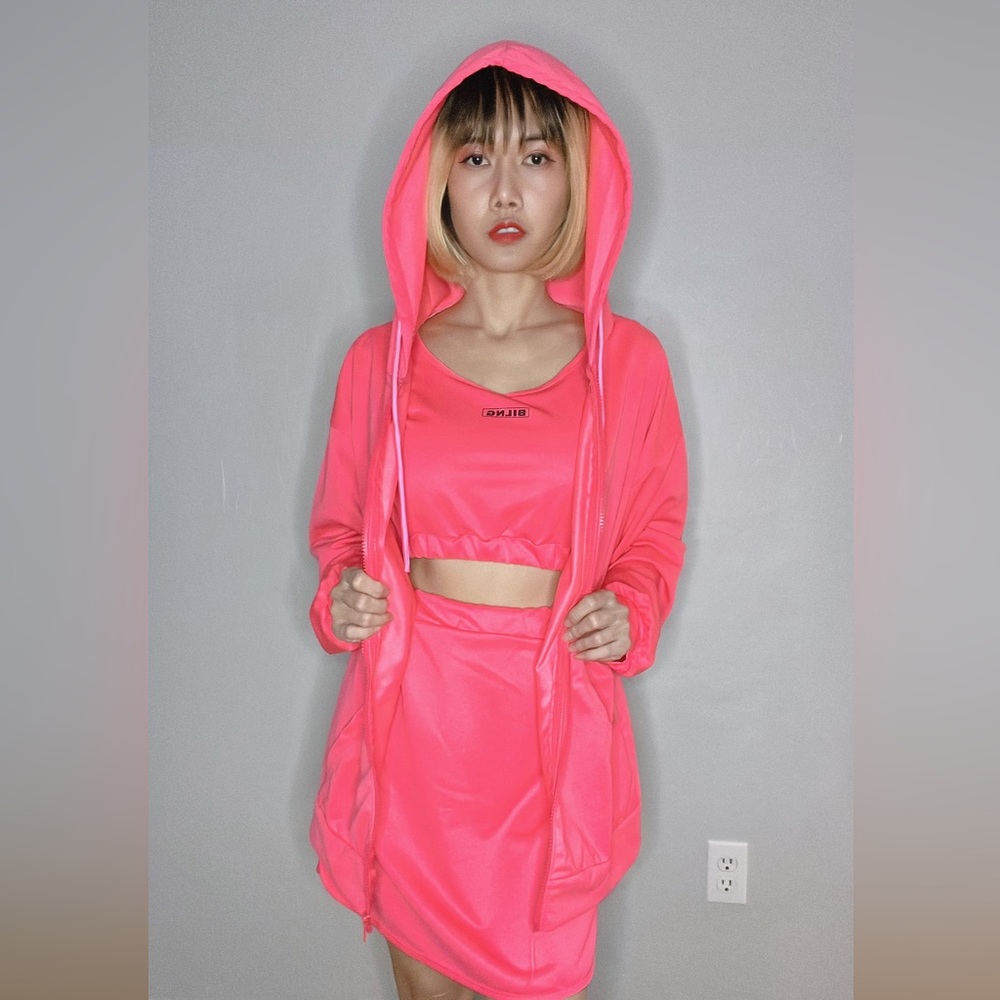 BRAND NEW 3 pieces pink dress with hood